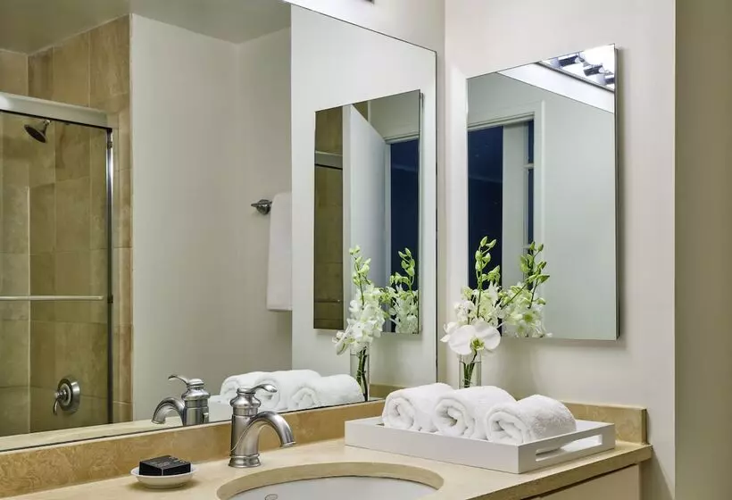 Отель Aka White House