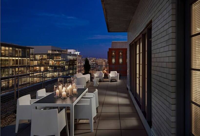 فندق Aka White House