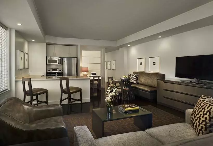 Отель Aka White House