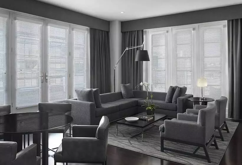 Отель Aka White House