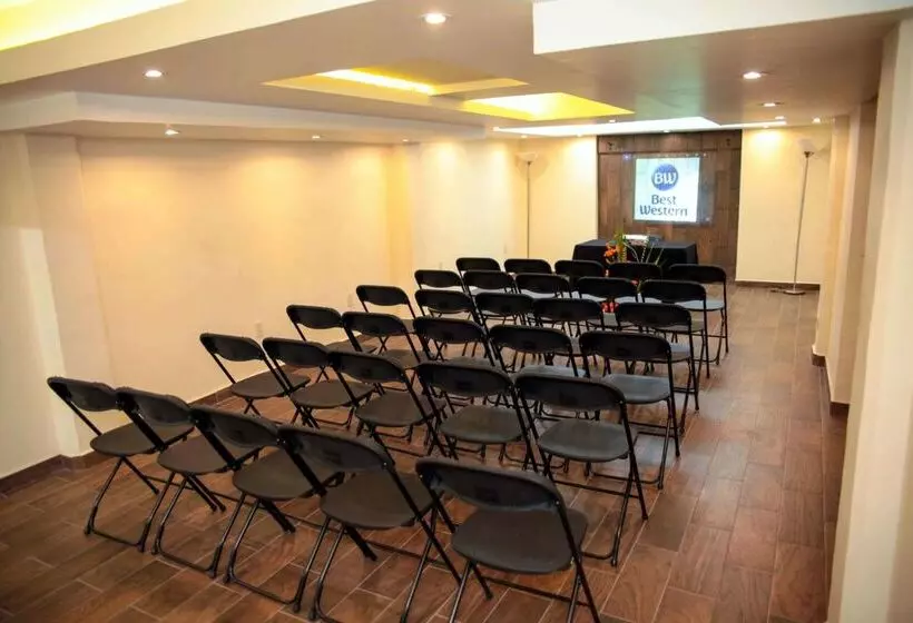 فندق Best Western Real Tula Express