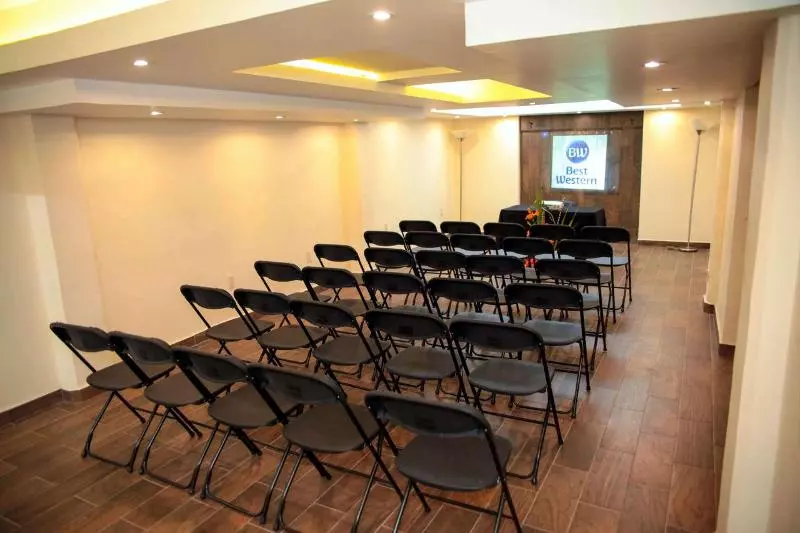 فندق Best Western Real Tula Express