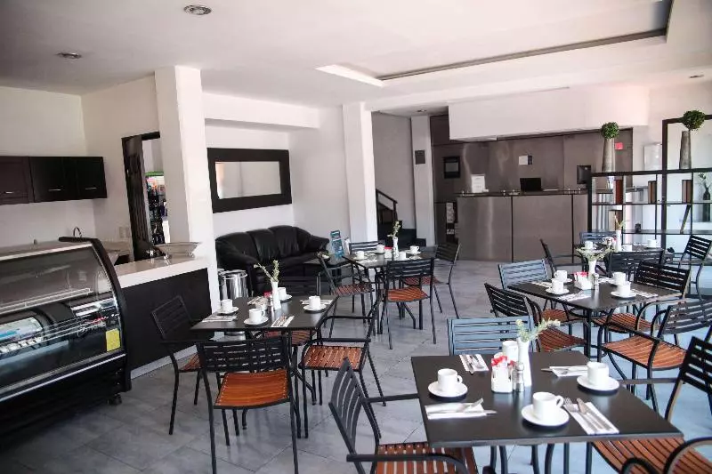 فندق Best Western Real Tula Express