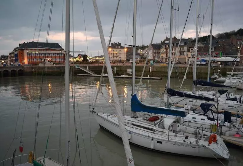 Отель Du Casino