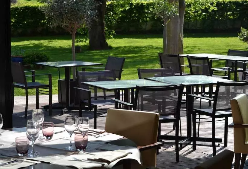 Отель Du Casino