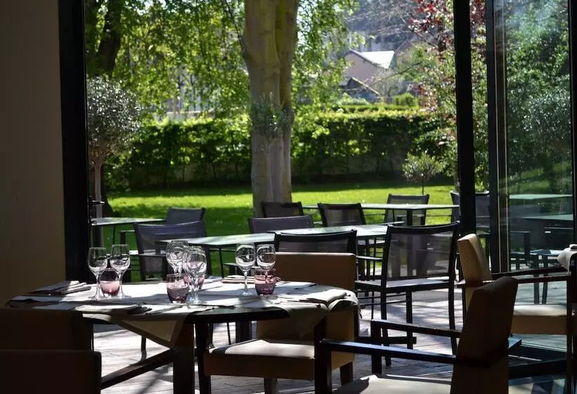 Отель Du Casino