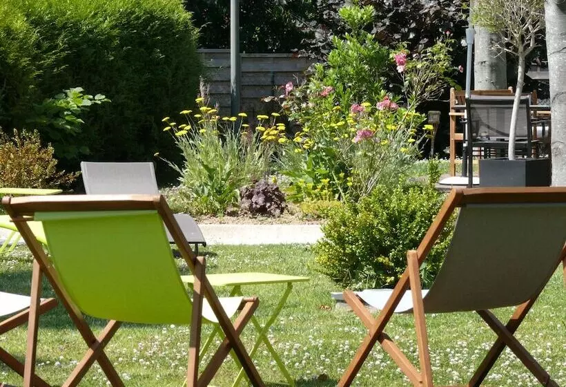 Отель Du Casino