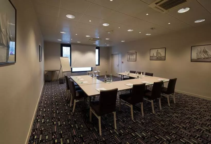 Отель Du Casino