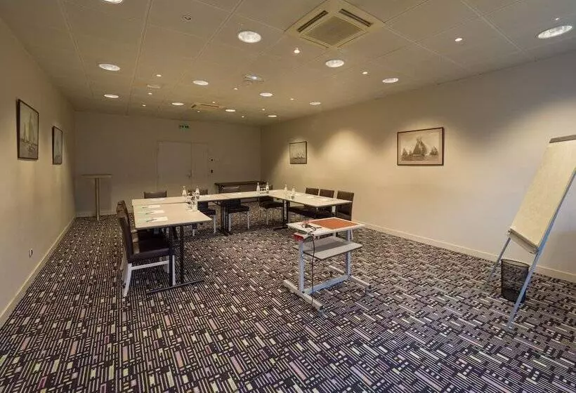 Отель Du Casino