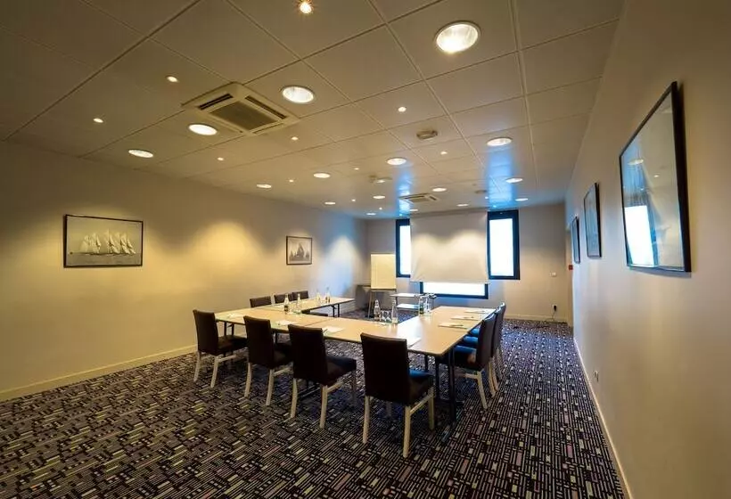 Отель Du Casino