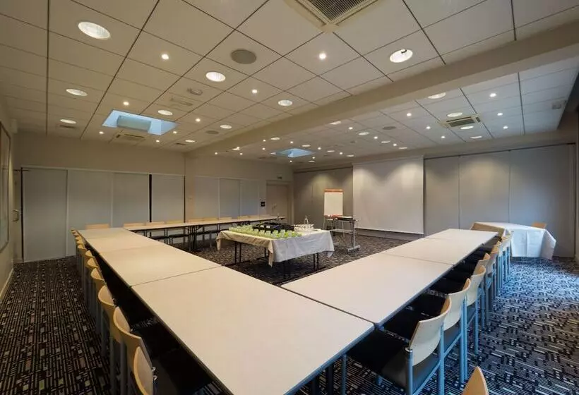 Отель Du Casino