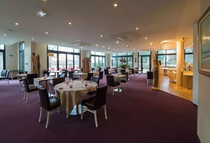 Отель Du Casino