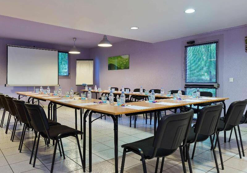 בית מלון כפרי Ibis Budget Chilly Mazarin Les Champarts