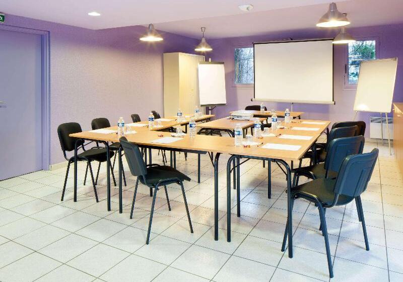 בית מלון כפרי Ibis Budget Chilly Mazarin Les Champarts