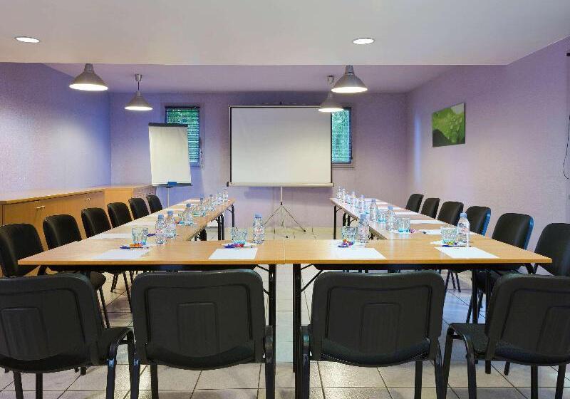 בית מלון כפרי Ibis Budget Chilly Mazarin Les Champarts