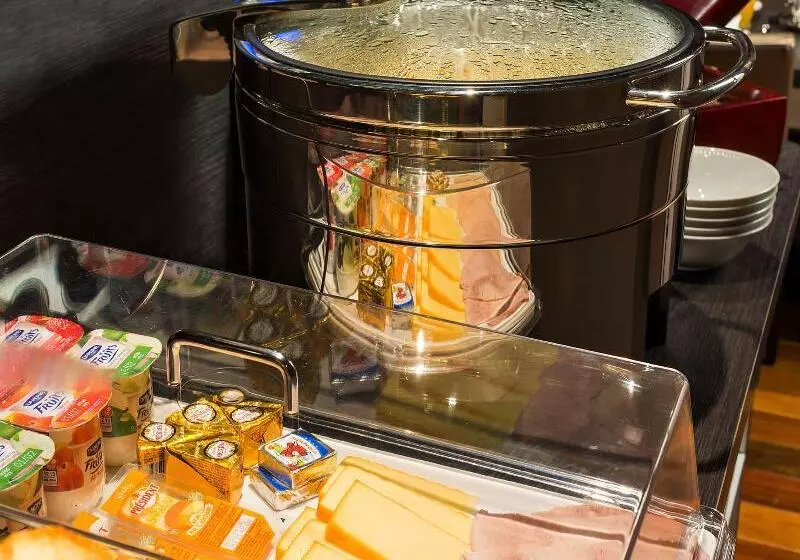 Midnight Hotel Paris