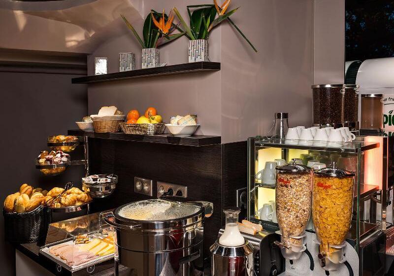 Midnight Hotel Paris