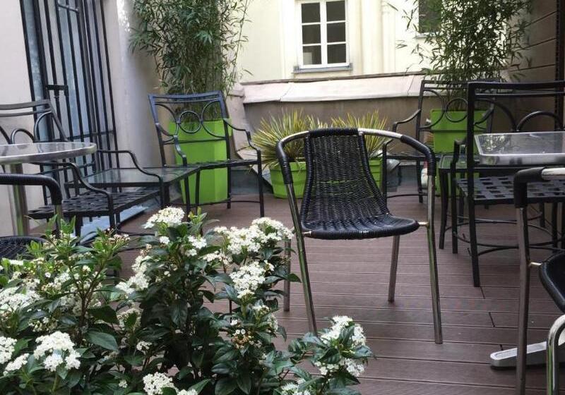 Midnight Hotel Paris