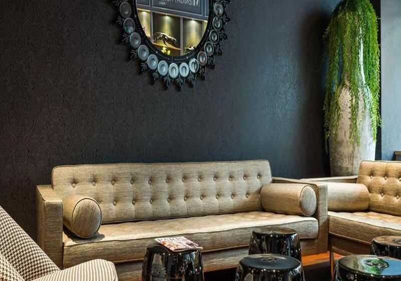 Midnight Hotel Paris