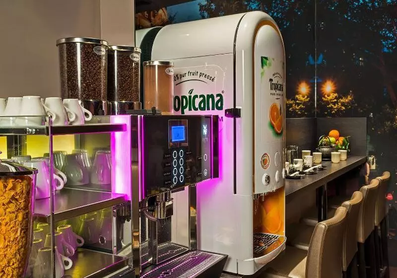 Midnight Hotel Paris