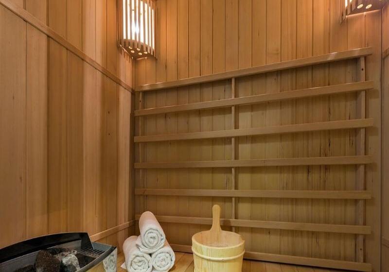 Midnight Hotel Paris