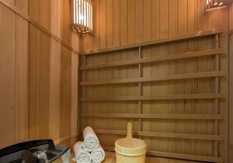 Midnight Hotel Paris