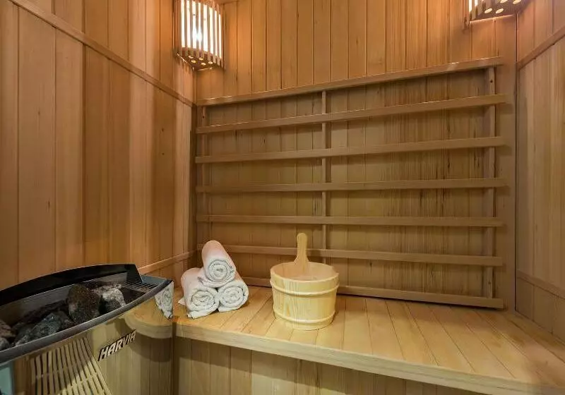 Midnight Hotel Paris