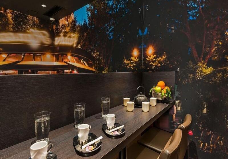 Midnight Hotel Paris