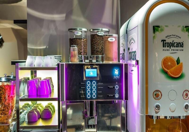 Midnight Hotel Paris