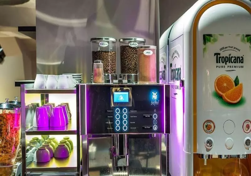 Midnight Hotel Paris