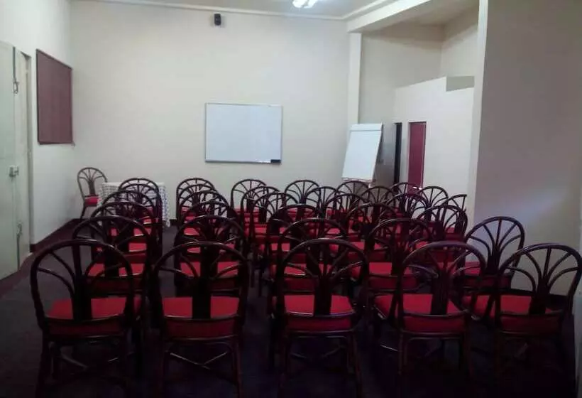 فندق Puente Real