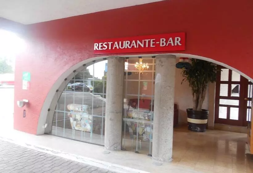 فندق Puente Real