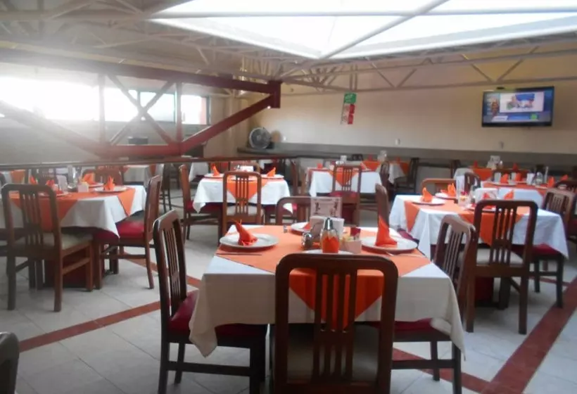 فندق Puente Real