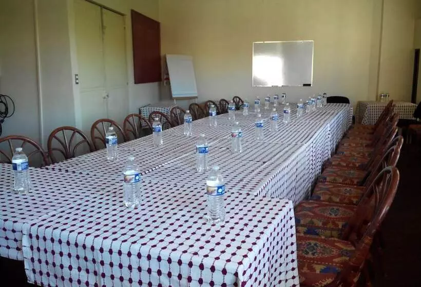 فندق Puente Real