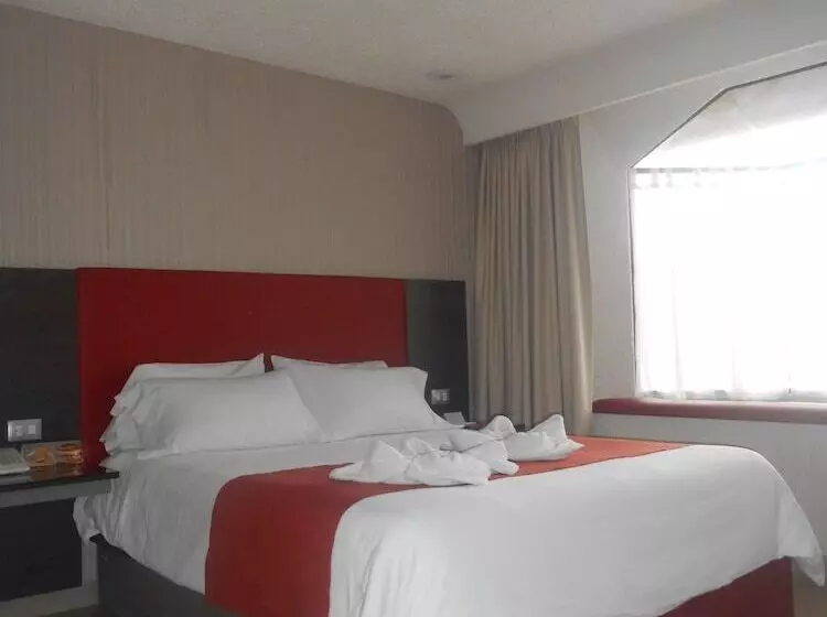 فندق Puente Real