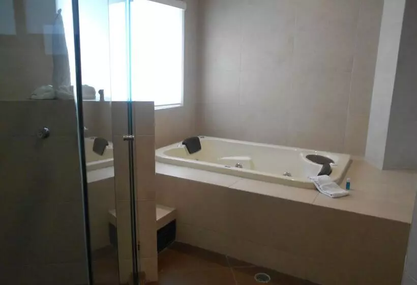 فندق Puente Real