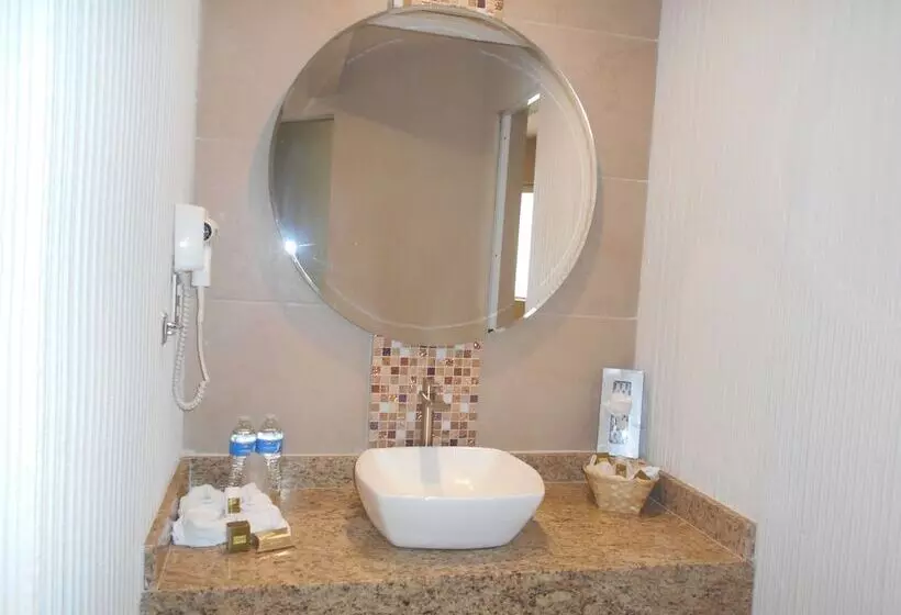 فندق Puente Real