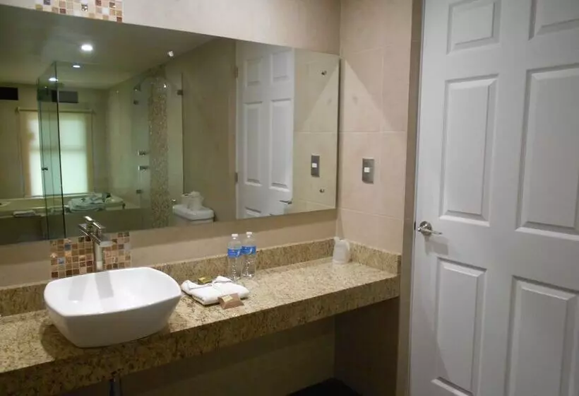 فندق Puente Real