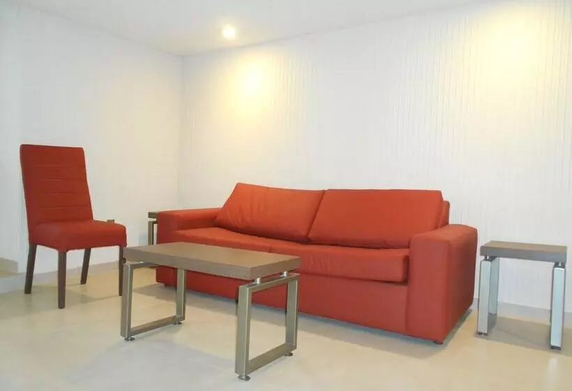 فندق Puente Real