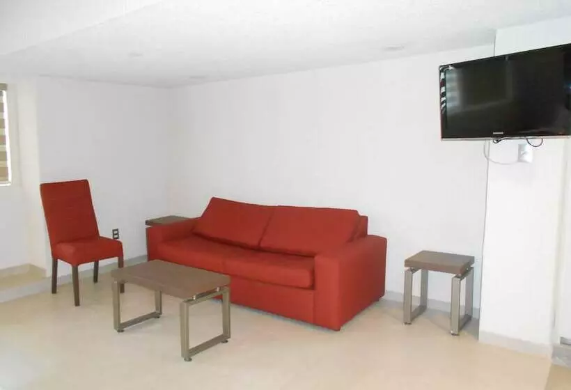 فندق Puente Real