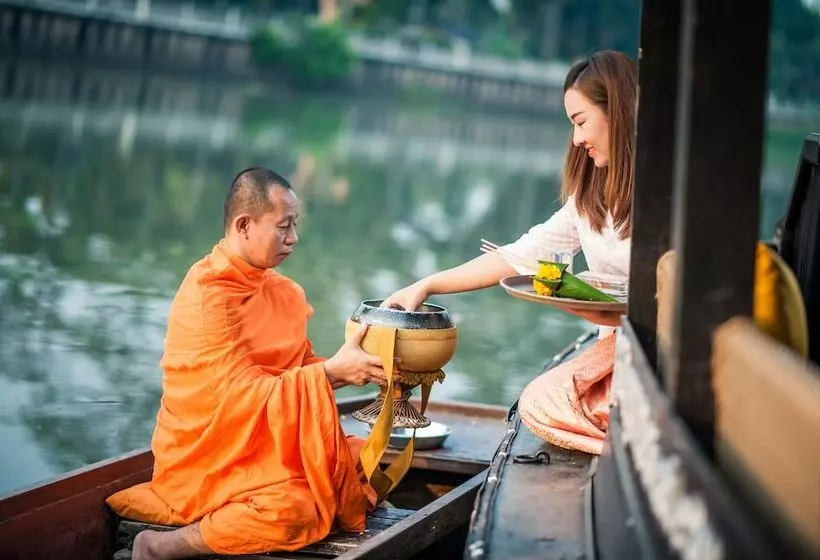 Отель Rati Lanna Riverside Spa Resort