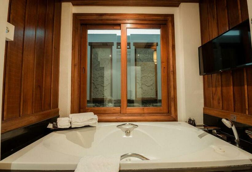 هتل Rati Lanna Riverside Spa Resort