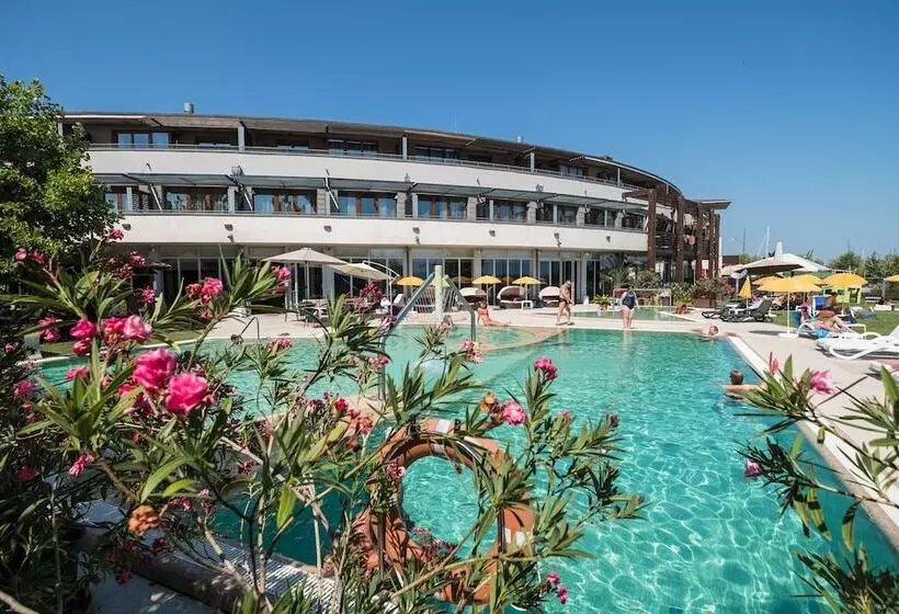 Hotel Golden Lake Resort