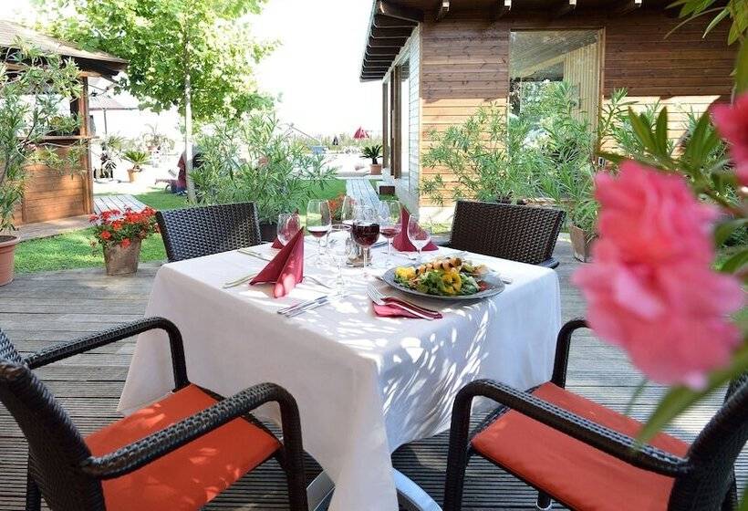 Отель Golden Lake Resort