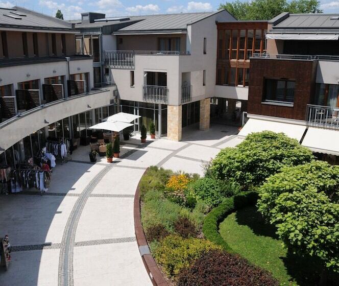 Отель Golden Lake Resort