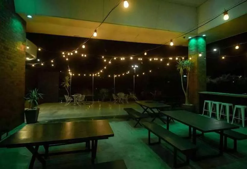 ホテル The Avenue