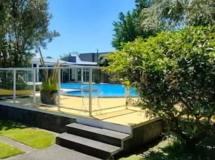 ホテル The Avenue