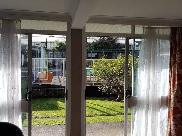 ホテル The Avenue