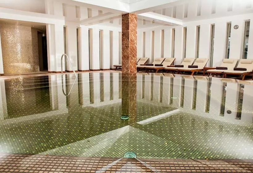 هتل Vanagupe Spa Resort