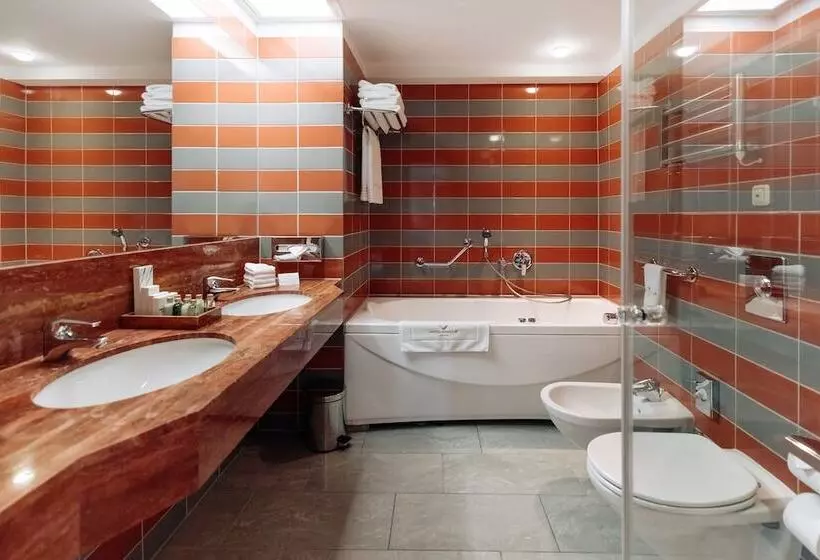 هتل Vanagupe Spa Resort